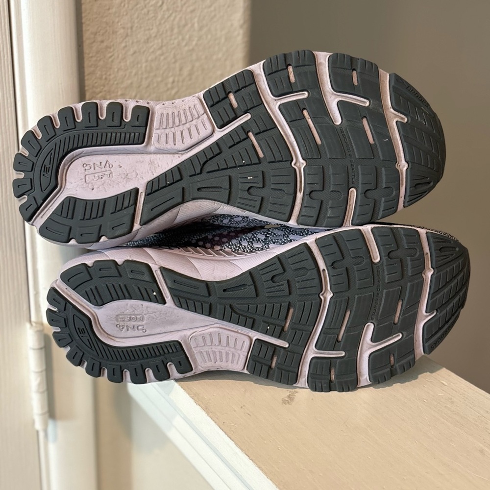 Brooks Adrenaline GTS 21 Shoes Womens Size 10 Gray Running Sneakers 1203291B528 - Picture 11 of 12